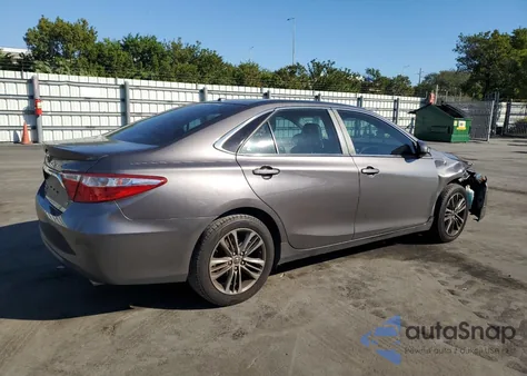 2015 Toyota Camry Le z USA, uszkodzony, nr VIN 4T1BF1FK2FU483302